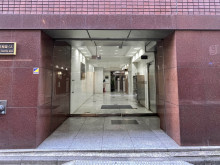 オフィスビル出入口