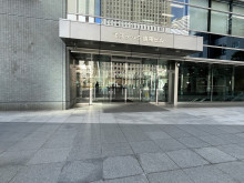 オフィスビル出入口