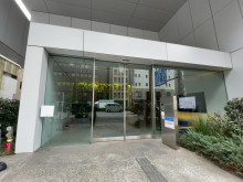 オフィスビル出入口