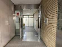 オフィスビル出入口