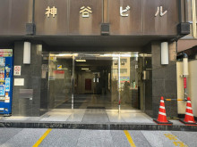 オフィスビル出入口