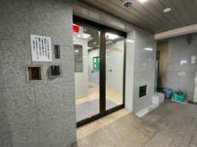 オフィスビル出入口