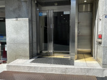 オフィスビル出入口