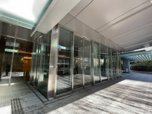 オフィスビル出入口