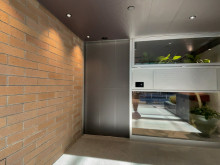 オフィスビル出入口