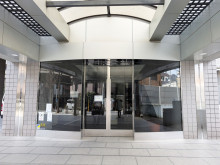 オフィスビル出入口