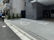 車椅子専用駐車スペース