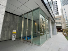オフィスビル出入口