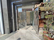 オフィスビル出入口