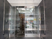 オフィスビル出入口