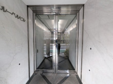 オフィスビル出入口