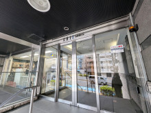 オフィスビル出入口