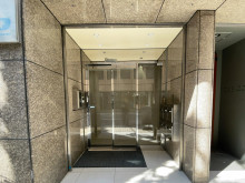 オフィスビル出入口