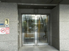 オフィスビル出入口