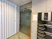 オフィスビル出入口