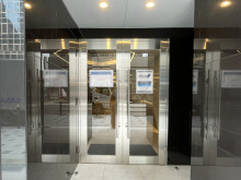 オフィスビル出入口