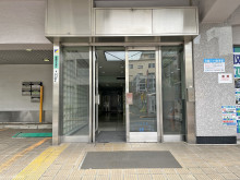 オフィスビル出入口
