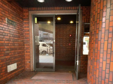 オフィスビル出入口