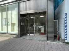 オフィスビル出入口