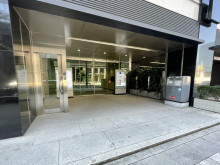 オフィスビル出入口