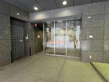 オフィスビル出入口