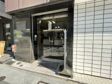 オフィスビル出入口