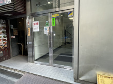 オフィスビル出入口