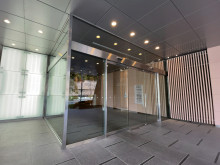 オフィスビル出入口