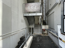 オフィスビル出入口