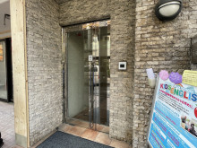 オフィスビル出入口