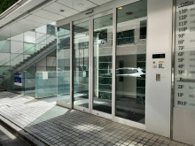 オフィスビル出入口