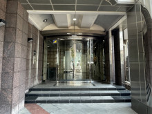 オフィスビル出入口