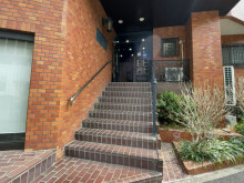 出入口前の階段