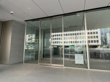 オフィスビル出入口