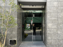 オフィスビル出入口