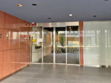 オフィスビル出入口