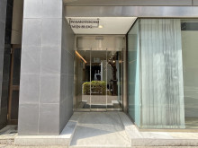 オフィスビル出入口