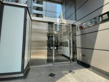 オフィスビル出入口