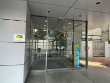 オフィスビル出入口