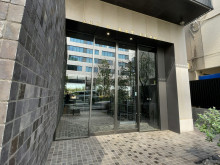 オフィスビル出入口