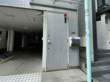 オフィスビル出入口