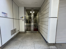 オフィスビル出入口