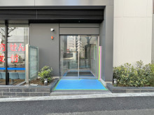 オフィスビル出入口