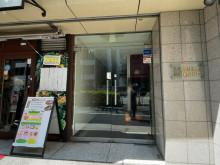 オフィスビル出入口