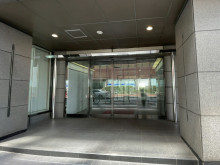 オフィスビル出入口