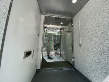 オフィスビル出入口