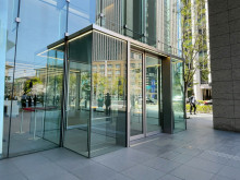 オフィスビル出入口