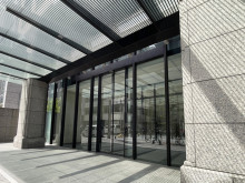 オフィスビル出入口