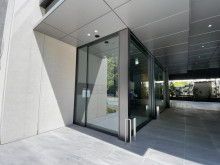 オフィスビル出入口