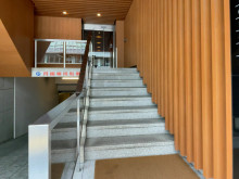 出入口前の階段